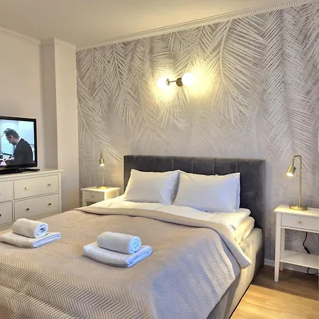- Lux Apartment *